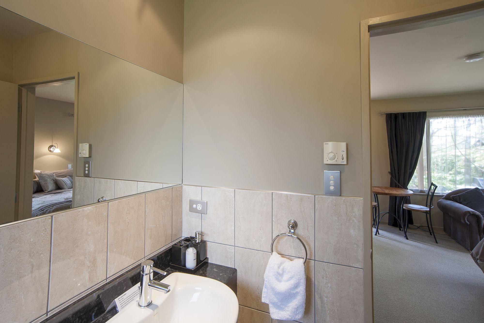 Blue Ridge Studios And Bed & Breakfast Te Anau Exterior foto
